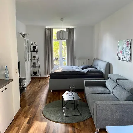 Zentrale Mit Balkon In