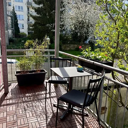 Zentrale Mit Balkon In * Ахен