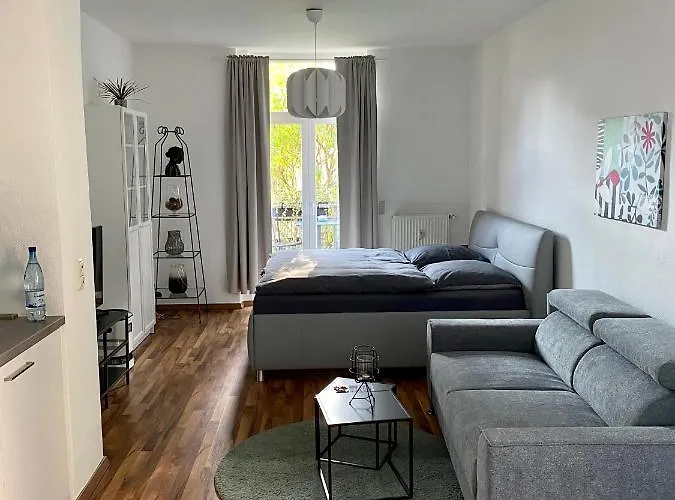 Zentrale Mit Balkon In